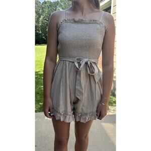 NWT Zexxy Beige Romper with Adjustable Straps Size Large Measurements in Descrip